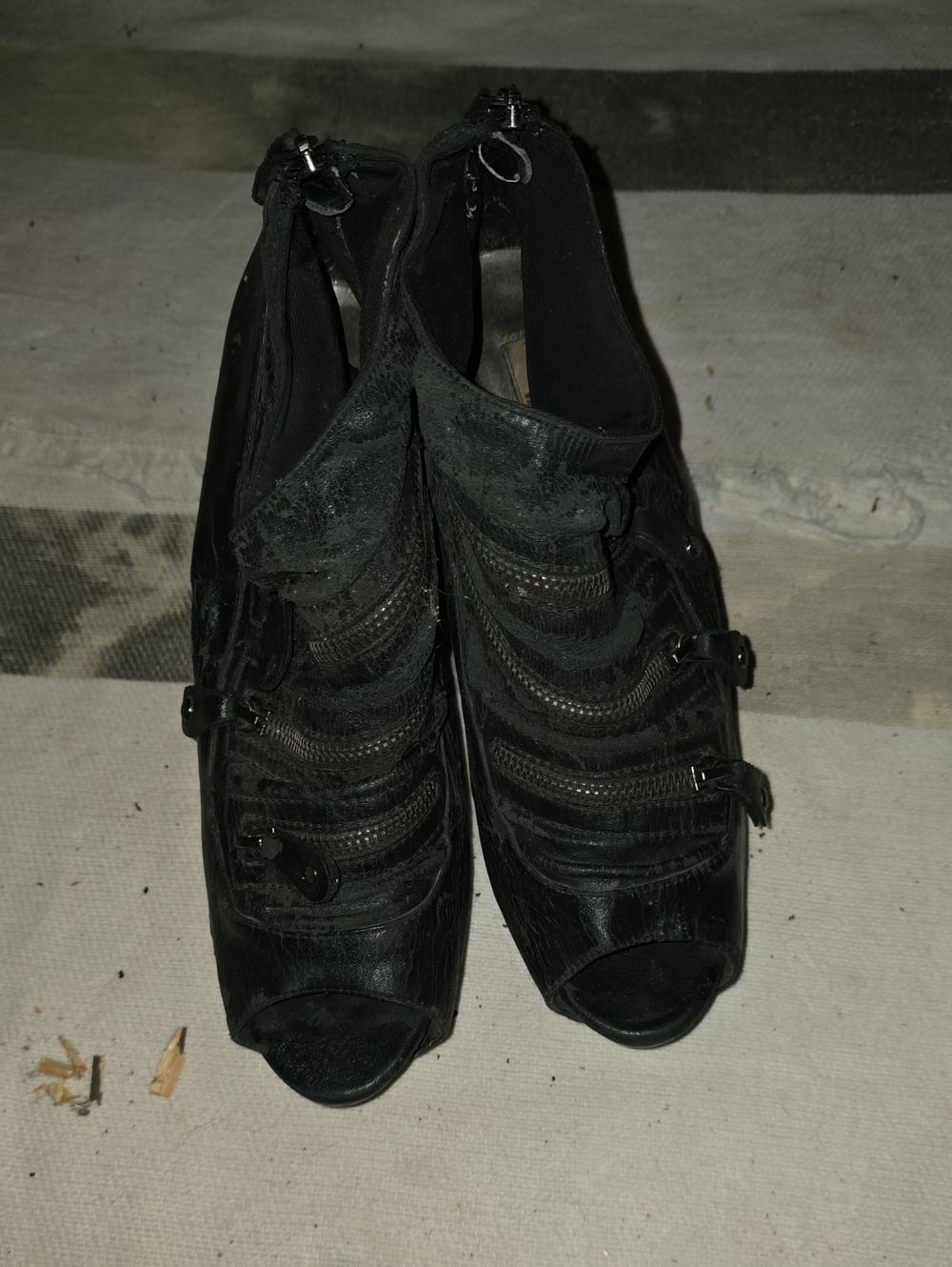 Simply Vera Vera Wang Black Strappy Peep-Toe Heels